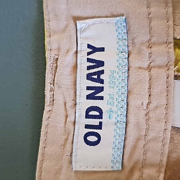 Old Nave women's shorts. Yellow and tan. 4 pockets. Size 8 good used condition. - Picture 5 of 10